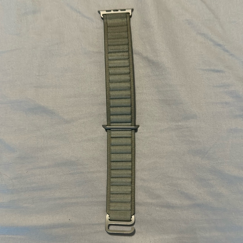 Apple Watch Ultra 2 Alpine Loop Band in Olive size Small